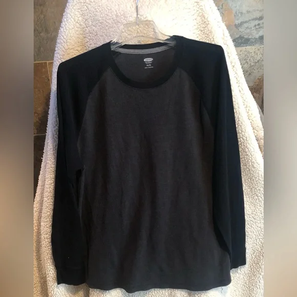 Old Navy men’s shirt - Picture 3 of 5